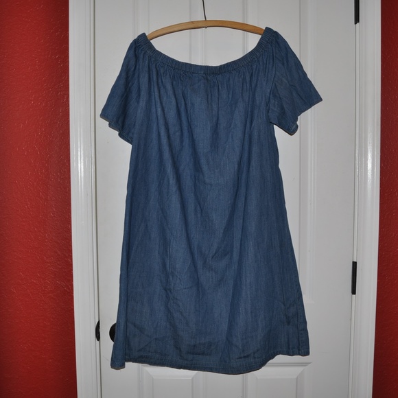 DENIM CHAMBRAY Off-Shoulder Jean Shift Dress [E9] - Picture 5 of 8